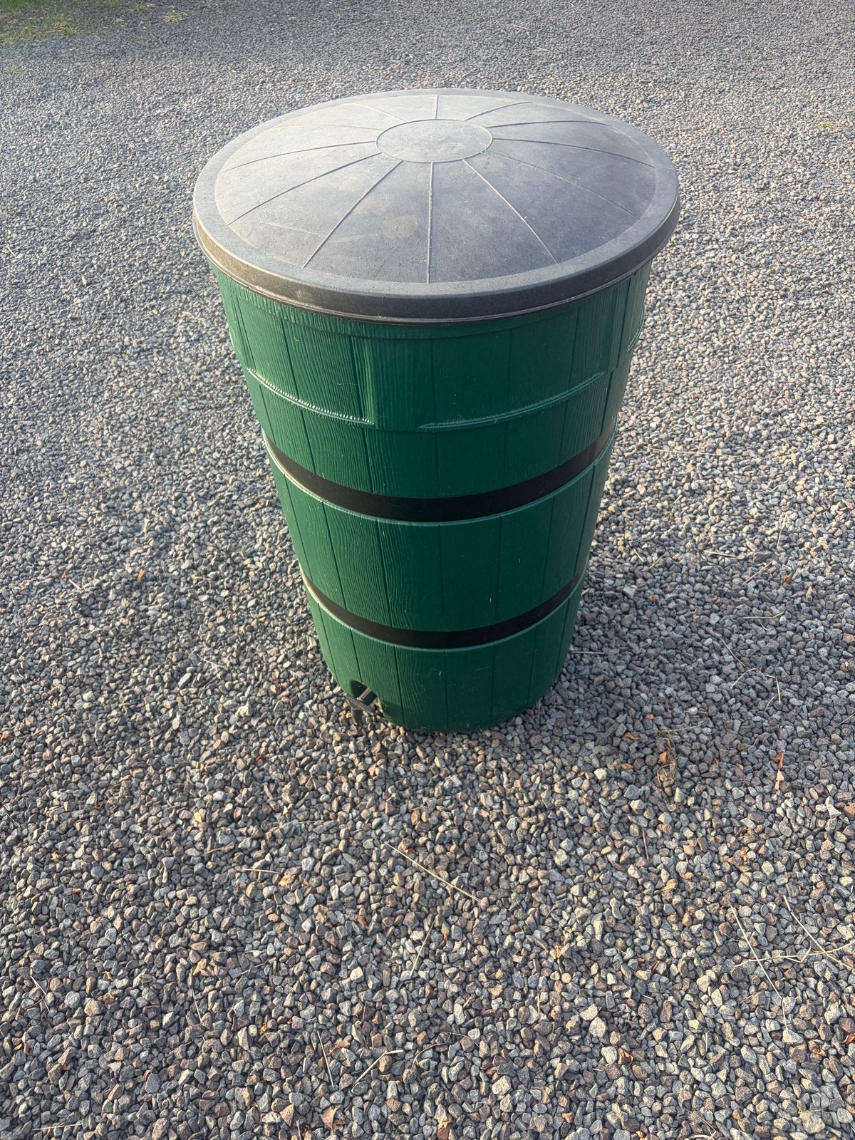 Groene regenton met kraantje - 150 liter, Ophalen, Kunststof, Gebruikt, Met kraantje