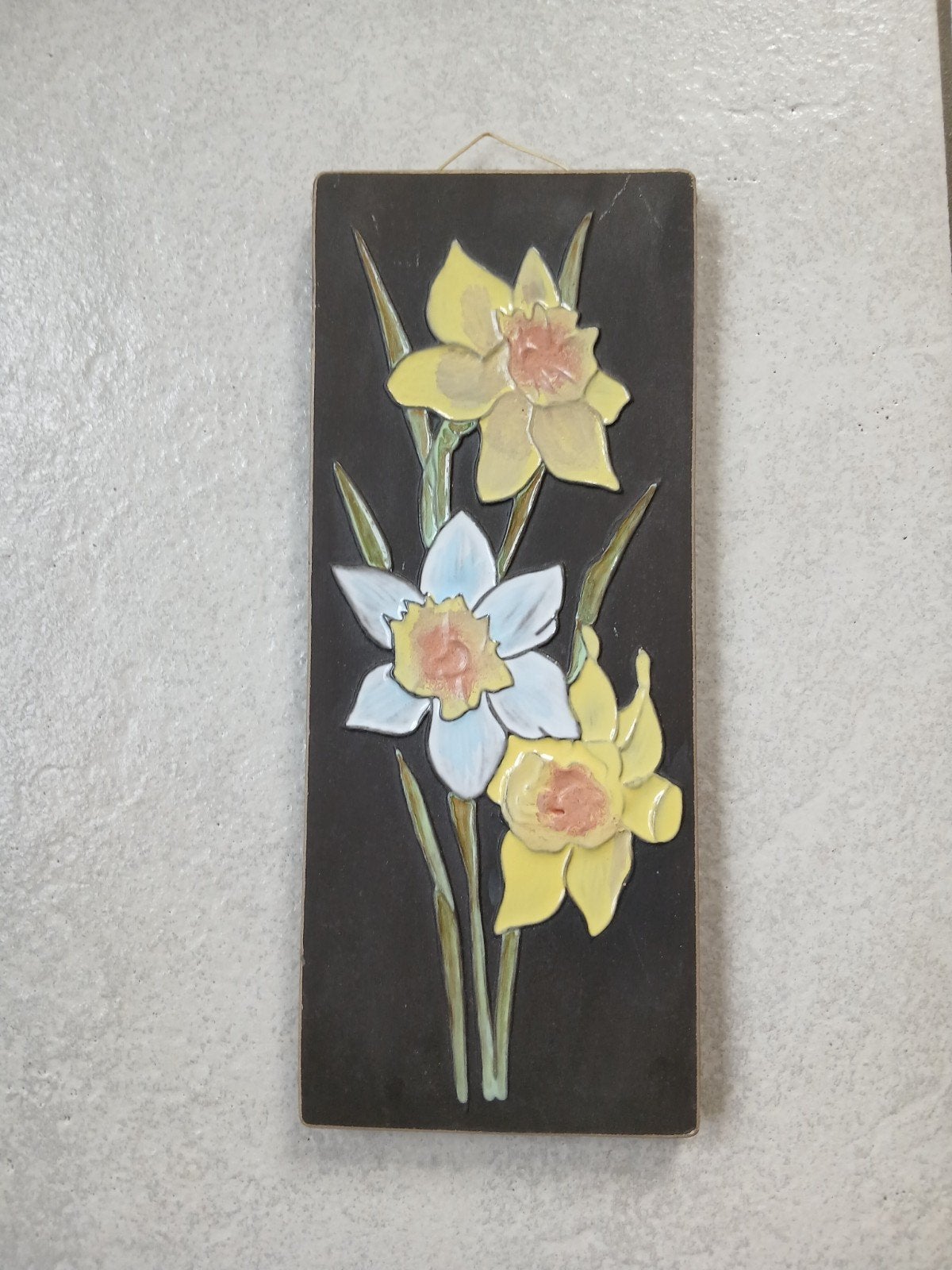Vintage wandplaat met bloemen reliëf jaren 50 handgemaakt We, Ophalen of Verzenden