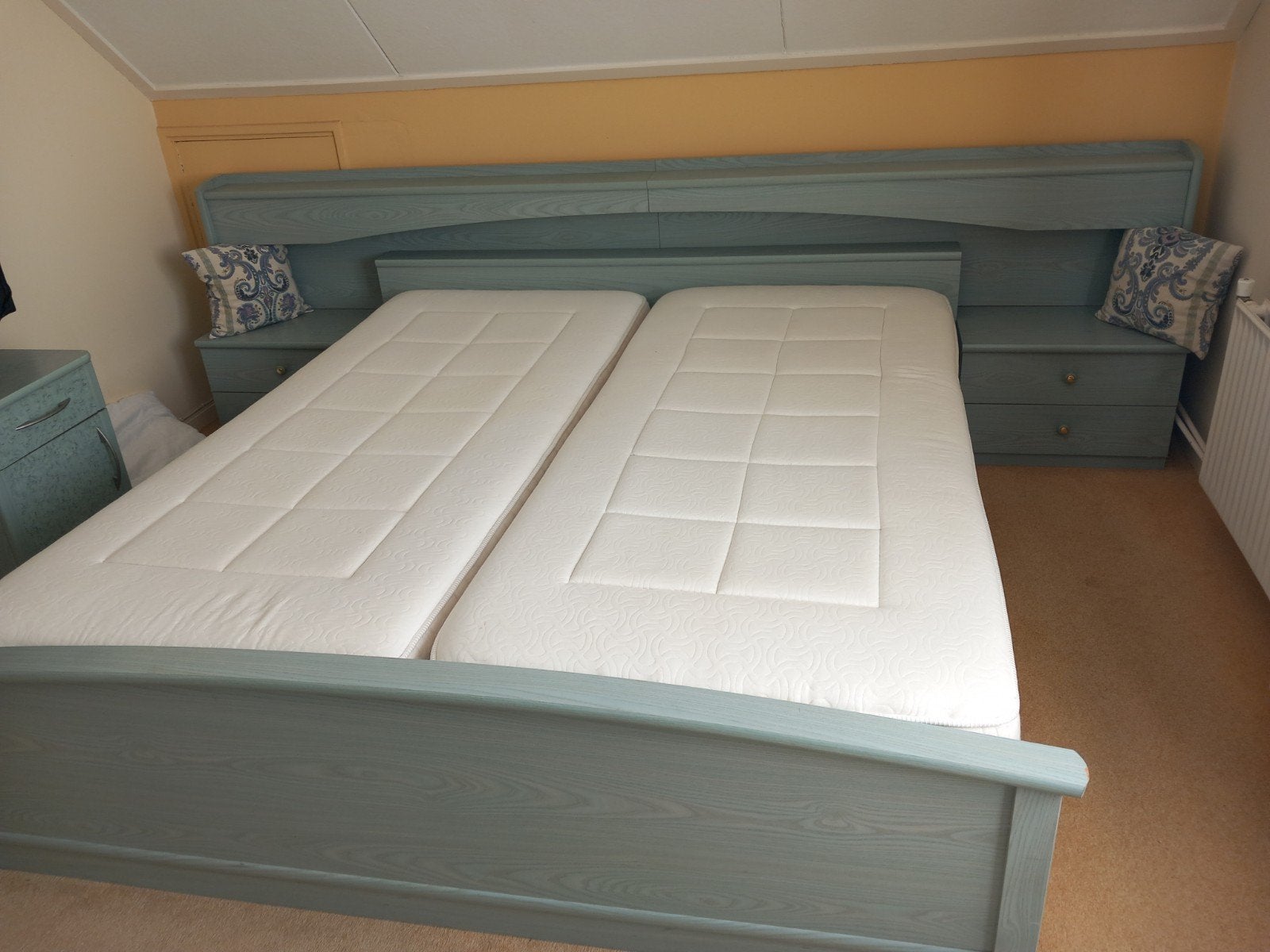 Complete slaapkamer : bed, nachtkastjes, ladekast, spiegel, Ophalen, Gebruikt, Tweepersoons, Klassiek, Landelijk