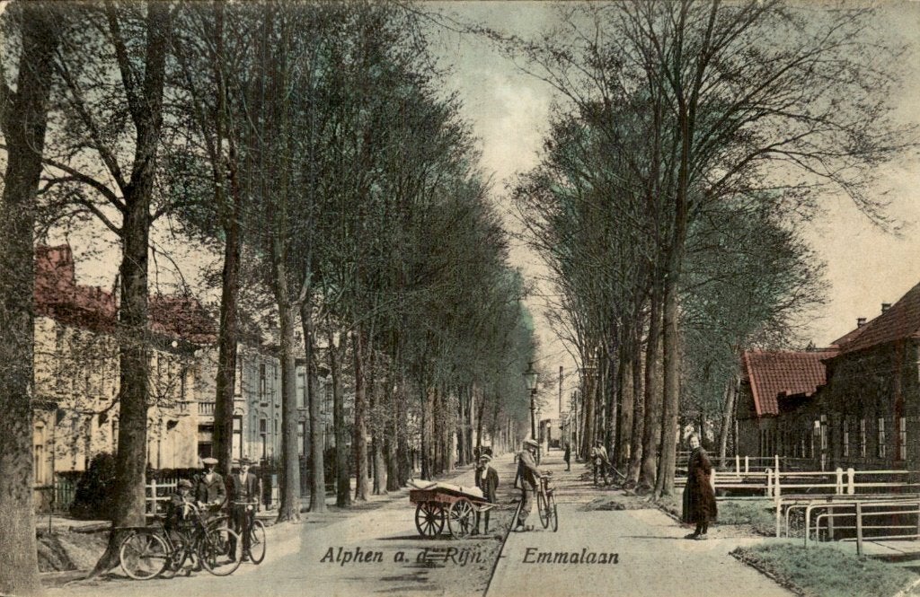 Alphen a. d. Rijn - Emmalaan - Laan met bomen, Ophalen of Verzenden, 1920 tot 1940, Gelopen, Zuid-Holland