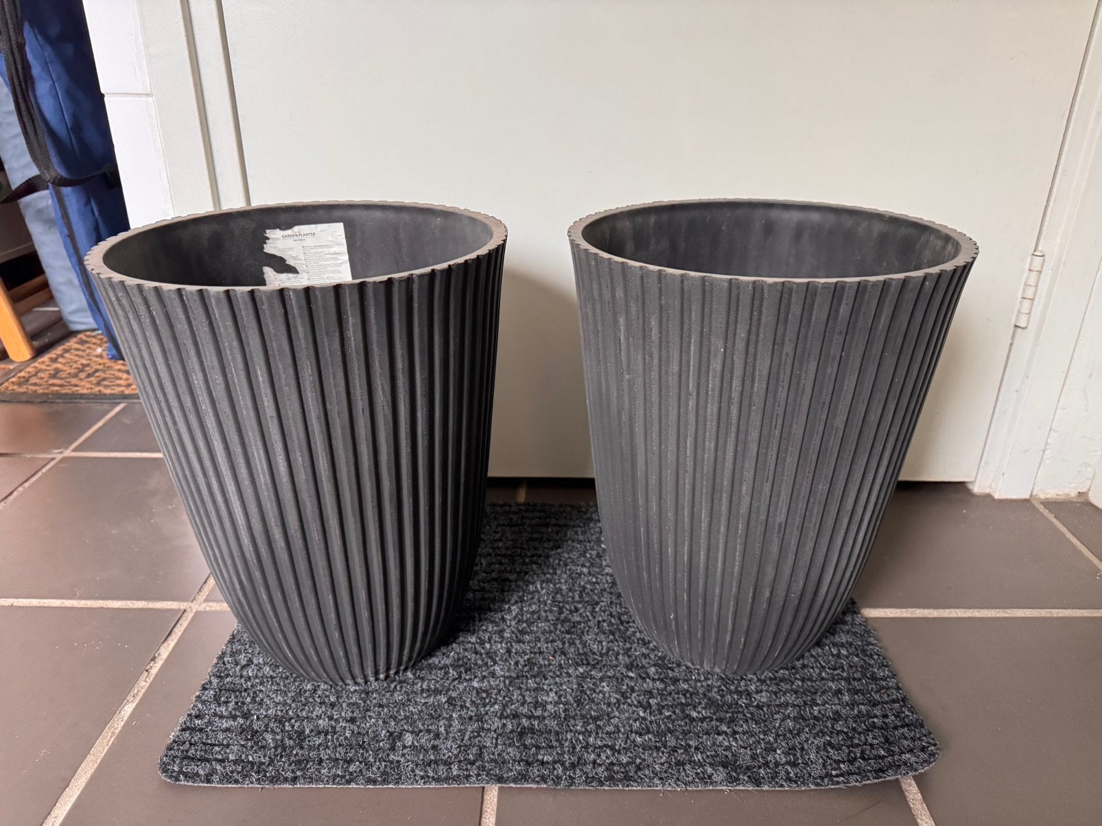 2 grote bloempotten Jysk Migga bloembak bloempot, Kunststof, Rond, Ophalen of Verzenden, 60 tot 100 cm