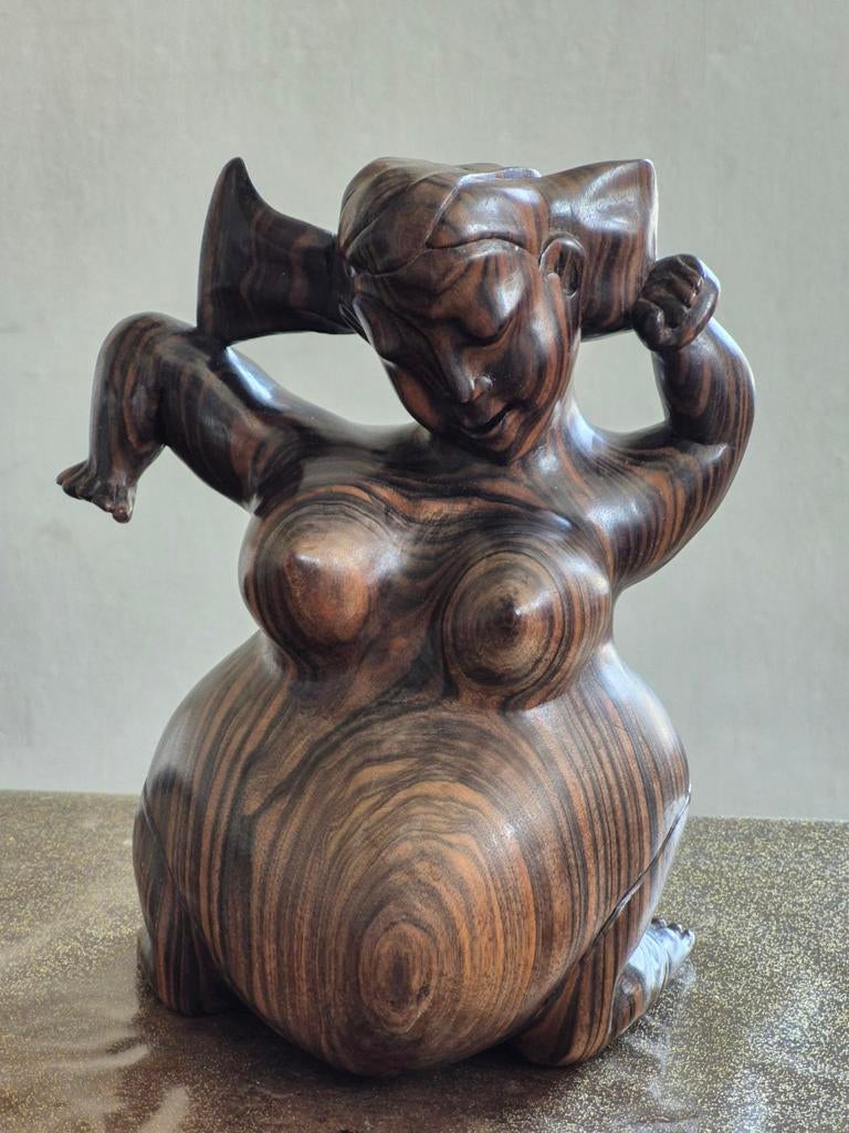 Balinees houtsnijwerk volle vrouw 22cm hoog, Art deco, Ophalen of Verzenden, Handgemaakt, 20 - 50 cm