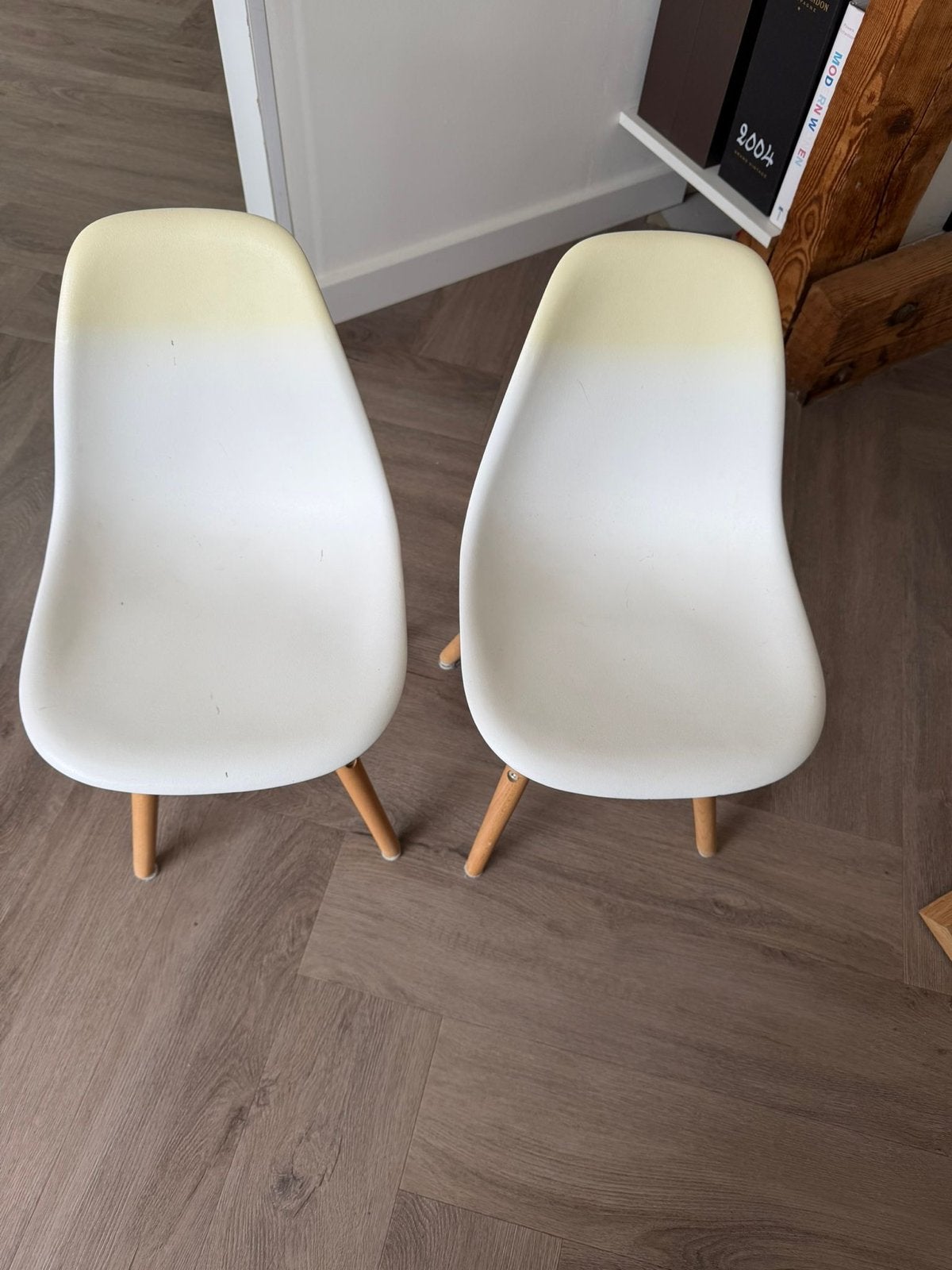 Set 2 kinderstoelen - wit met houten poten, Ophalen, Gebruikt, Overige typen