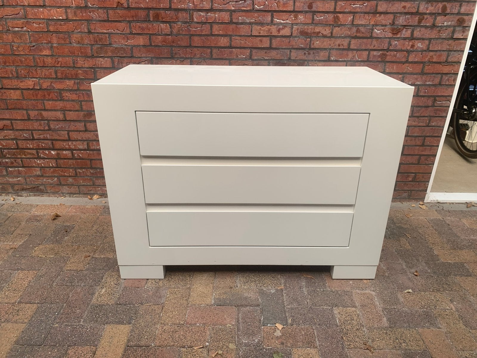 Strakke ladekast commode met 3 laden - hooglans Wit, Huis en Inrichting, Kasten | Ladekasten, Ophalen, Gebruikt, 25 tot 50 cm