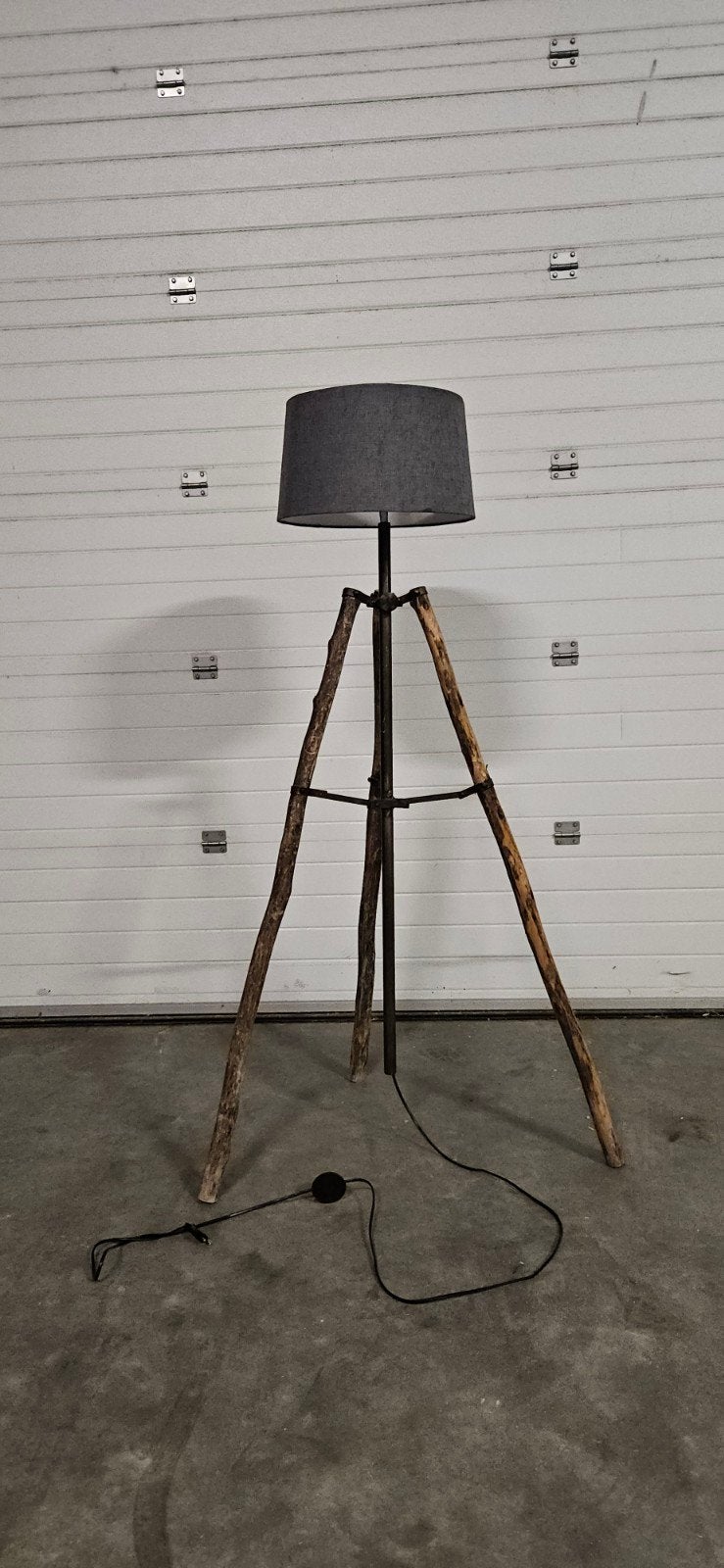 Unieke staande lamp met houten driepoot en stoffen kap, Ophalen, Gebruikt, Rustiek, Landelijk, Industrieel, Stof