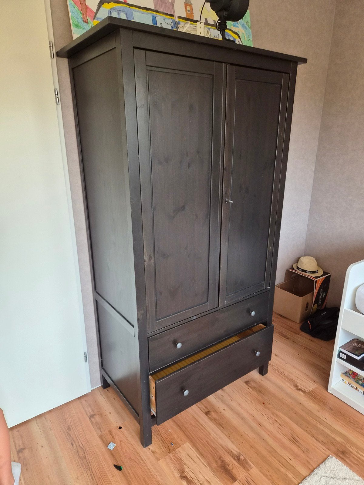 GRATIS Ikea Hemnes kledingkast bruin/zwart met lades, Ophalen, Gebruikt, 50 tot 100 cm, 50 tot 75 cm