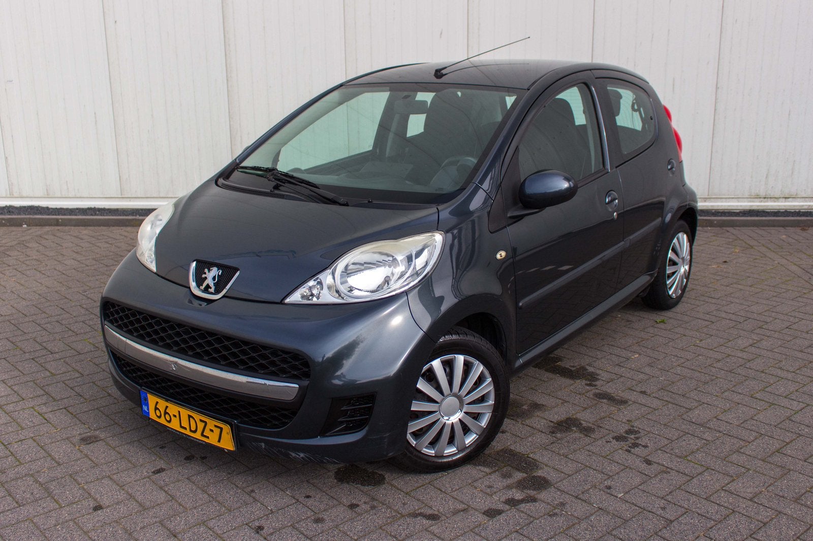 Peugeot 107 1.0 5-deurs | CarPlay | Airco | Nieuwe APK, Auto's, Peugeot, Voorwielaandrijving, 4 stoelen, 68 pk, Origineel Nederlands