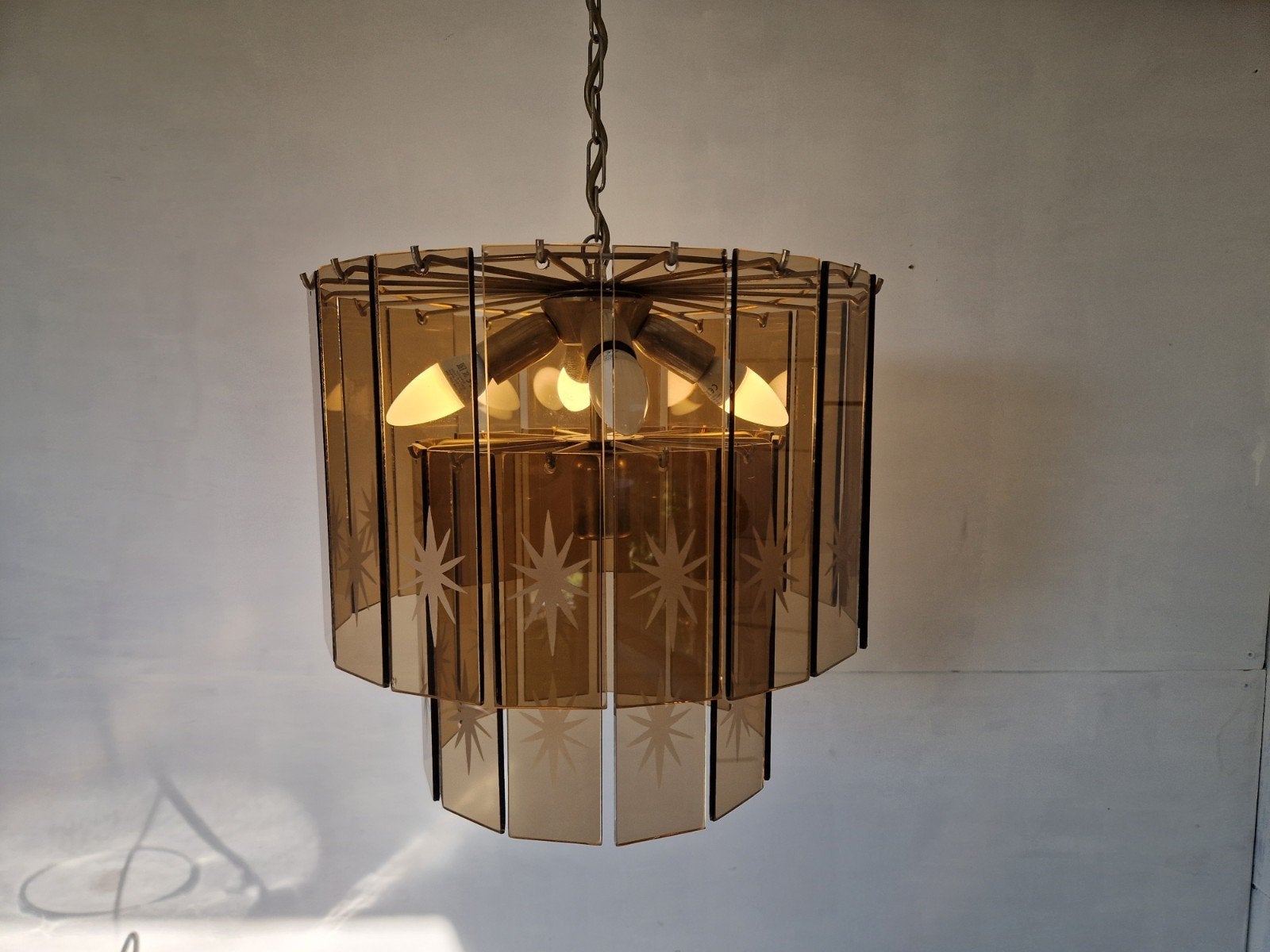 Vintage waterval kroonluchter met geslepen gerookt glas., Onbekend, Ophalen of Verzenden, Glas, Onbekend