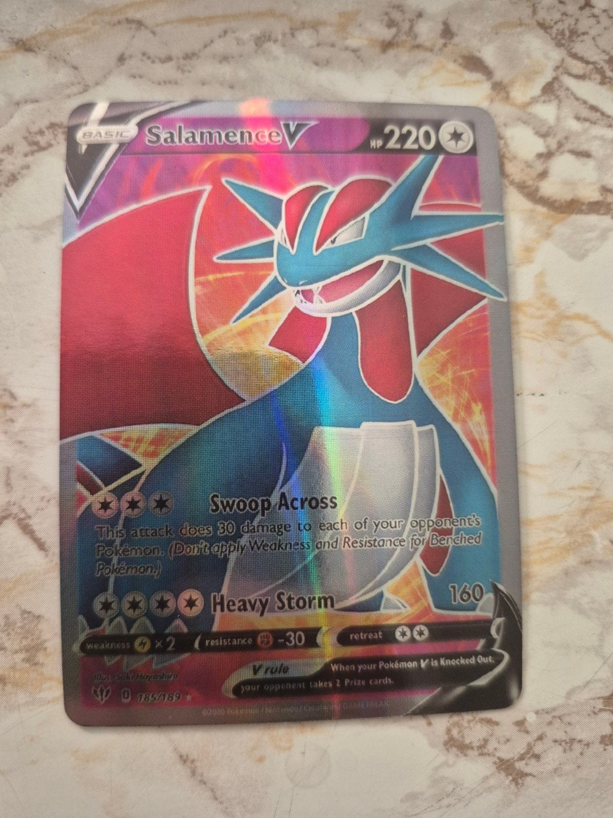 Salamence V Pokémon Kaart (185/189) - Full Art, Ophalen of Verzenden, Zo goed als nieuw, Losse kaart, Foil