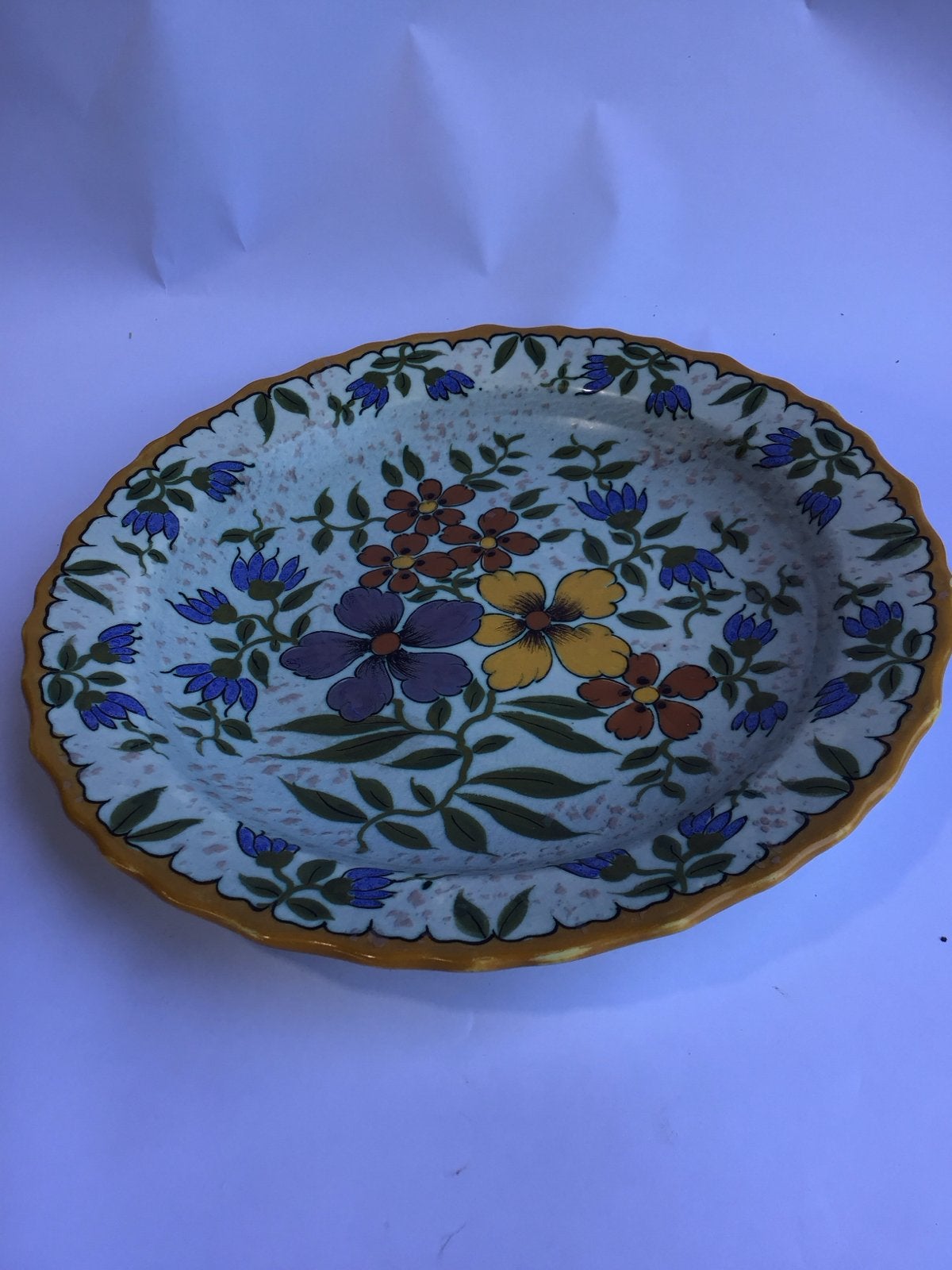 Unieke Gouda Holland schaal met bloemendecoratie, Ophalen