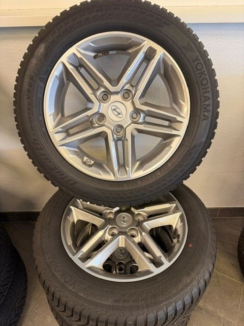 Winterbanden Hyundai KONA 205/60/R16 Origineel Set, Auto-onderdelen, Ophalen, Gebruikt, 16 inch, Band(en)
