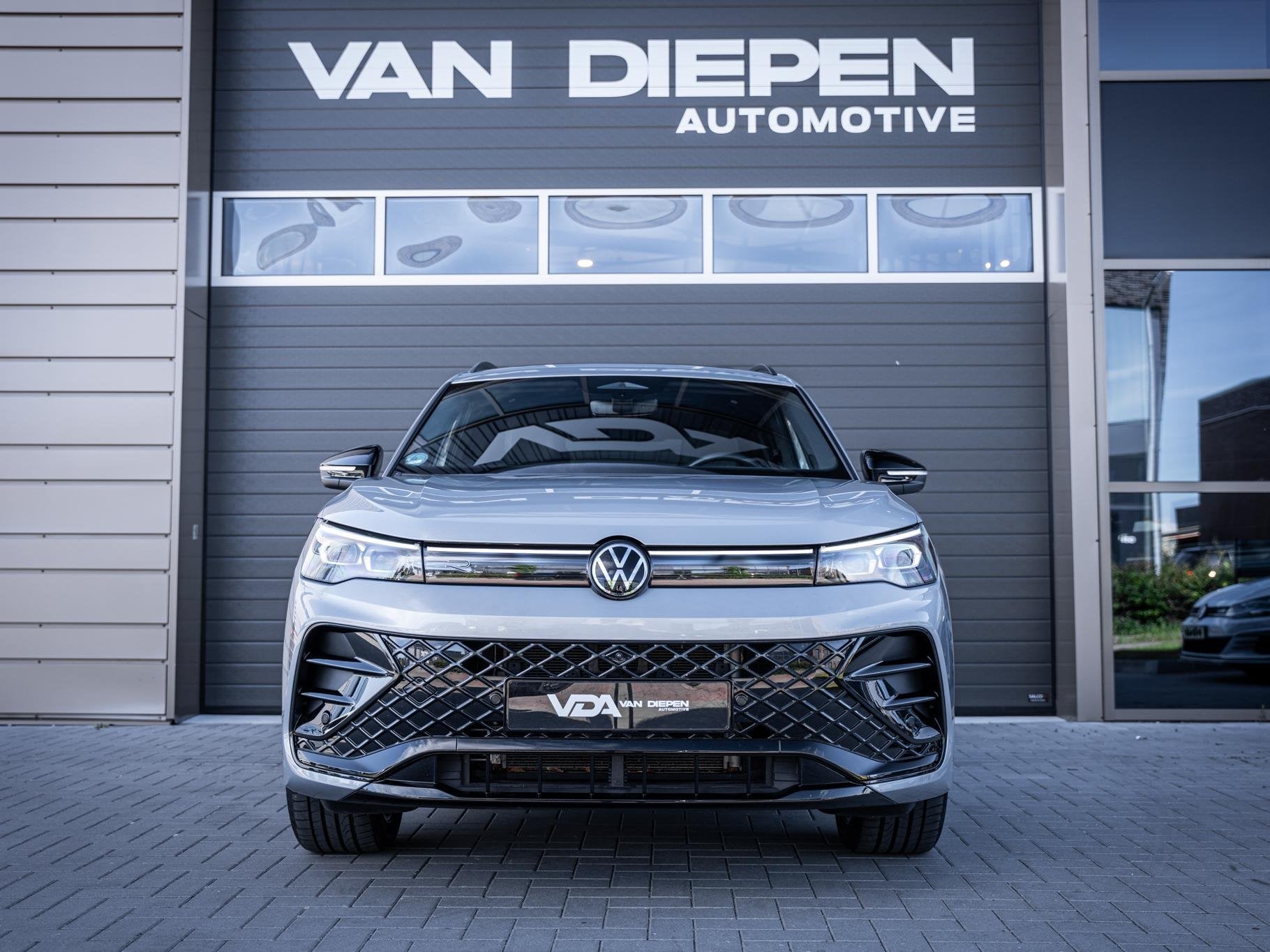 Volkswagen Tiguan 1.5 eHybrid R-Line Edition - Pano l Memory, Auto's, 150 min, Bedrijf, SUV of Terreinwagen, 750 kg