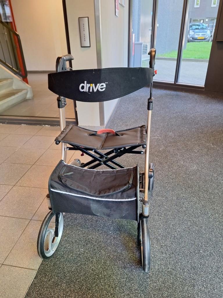 Foto 2 van Rollator lichtgewicht drive/nitro lees beschrijving NWST