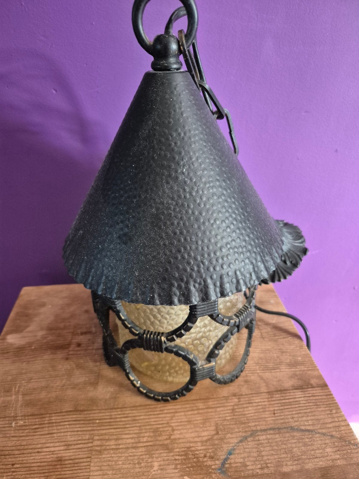 Vintage hanglamp met gehamerd metaal en amberkleurig glas, Ophalen