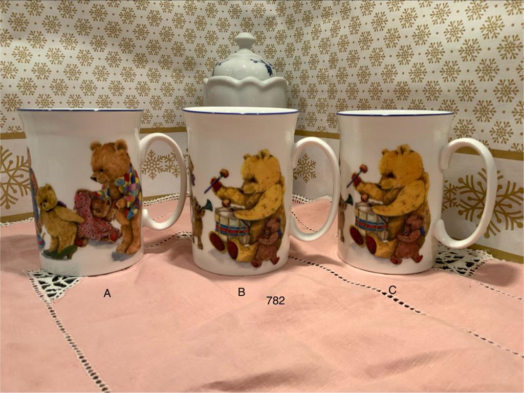 Set van 3 Lascelles China Fine Bone China mokken met beren, Ophalen of Verzenden, Zo goed als nieuw, Overige stijlen, Kop(pen) en/of Schotel(s)