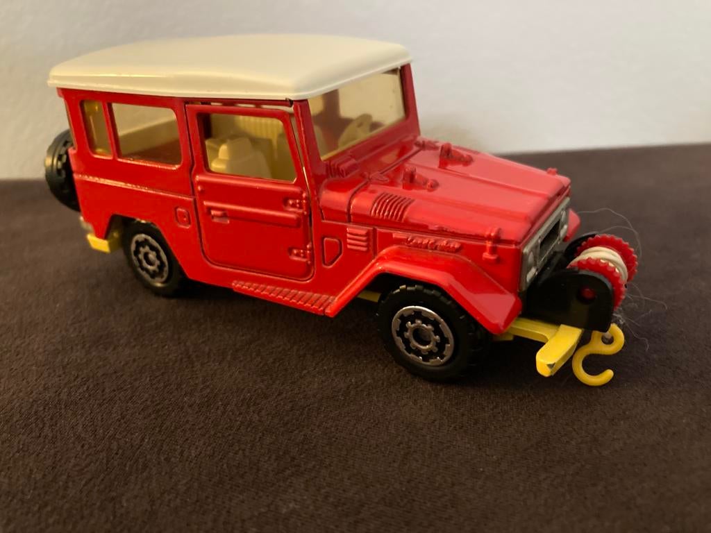 Majorette Toyota Land Cruiser rood vintage near MINT 1/36, Ophalen, Zo goed als nieuw, Auto, Overige merken