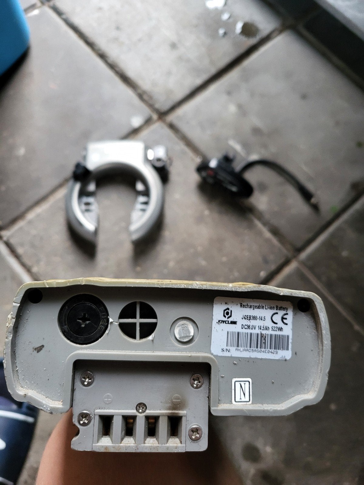 Stella E-bike Accu met Display en AXA slot en lader, Fietsen en Brommers, Fietsaccessoires | Fietsaccu's, Ophalen of Verzenden