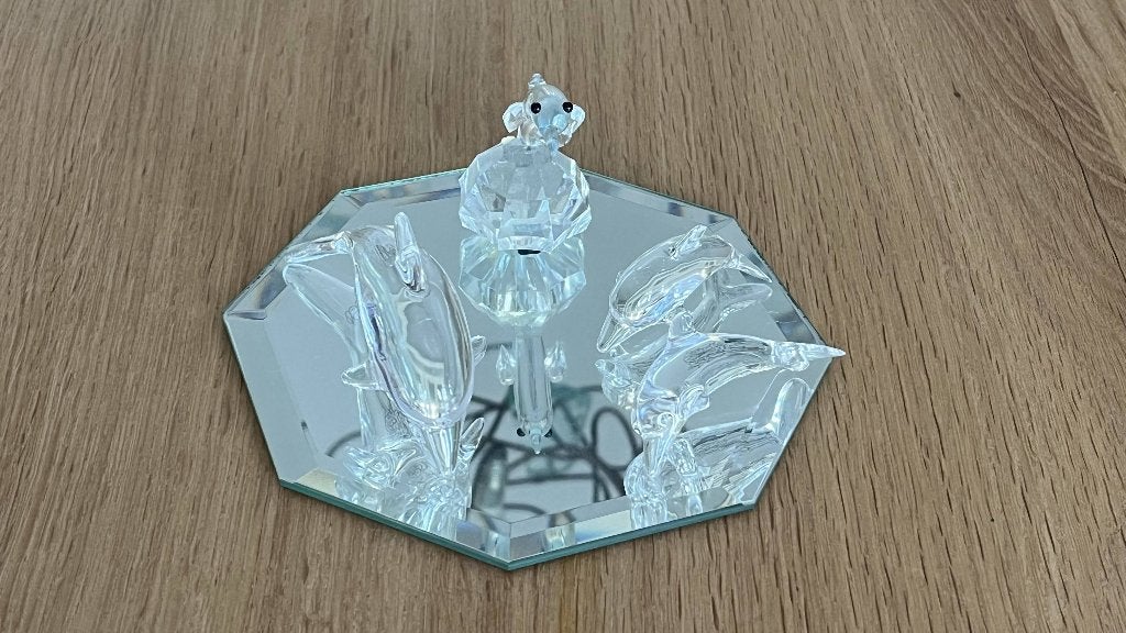 4 glazen dolfijnen op spiegel, Antiek en Kunst, Antiek | Glas en Kristal, Ophalen