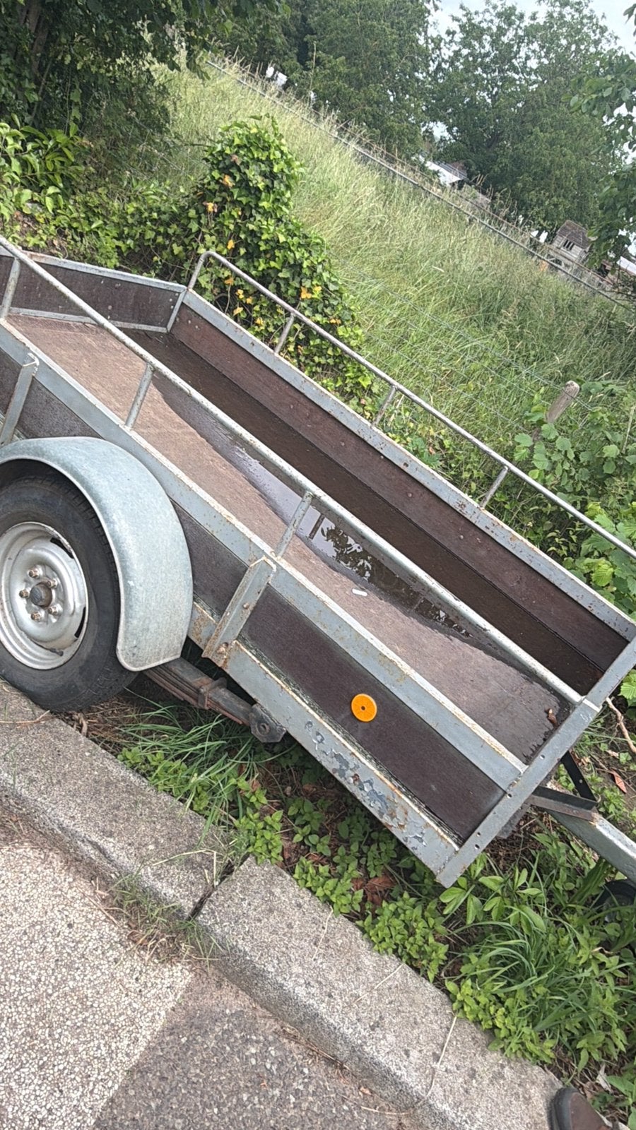 Aanhanger. Enkel asser, Ophalen, Gebruikt