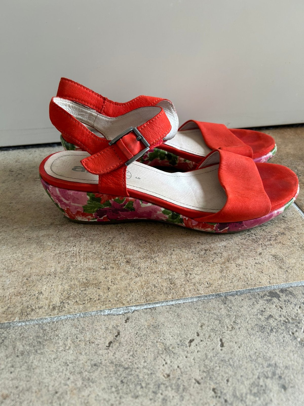 Rode Ara Sandalen met Bloemen maat 41, Gedragen, Rood, Sandalen of Muiltjes, Ophalen of Verzenden