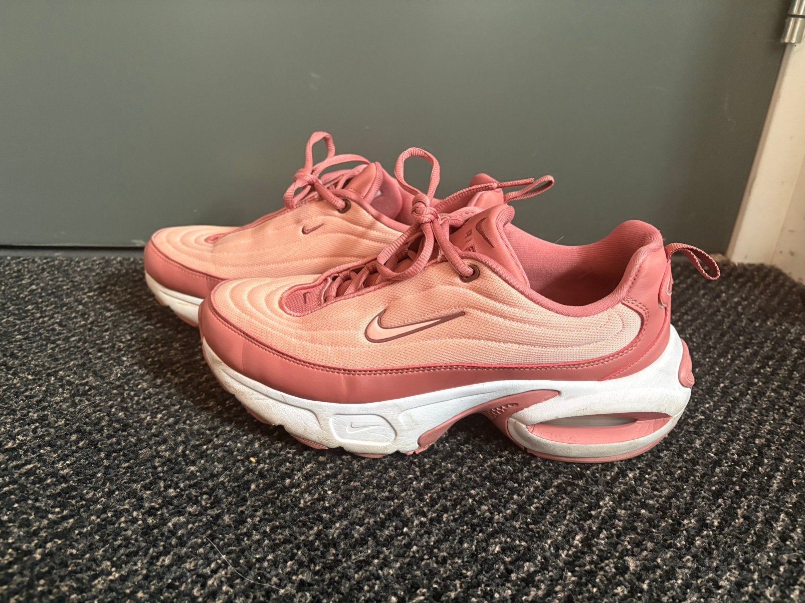 Nike Air Max Portal "Canyon Pink / Coral Stardust maat 41, Nieuw, Ophalen of Verzenden, Sneakers of Gympen, Roze