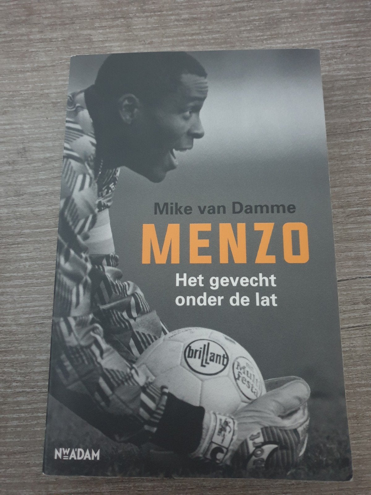 Menzo: Het gevecht onder de lat - Mike van Damme, Ophalen of Verzenden, Gelezen, Mike van Damme