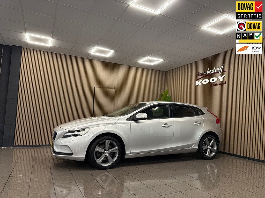 Volvo V40 2.0 T3 Nordic+ * Dealer onderhouden / Navigatie /, Voorwielaandrijving, Gebruikt, Euro 6, 4 cilinders