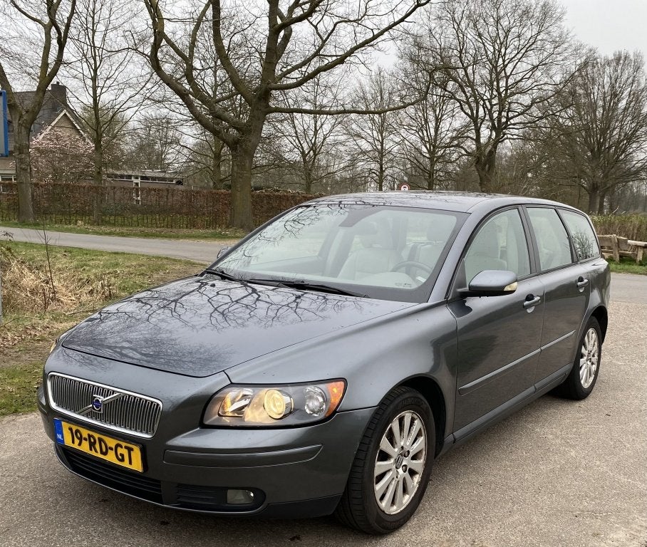 Volvo V50 2.4 Exclusive (bj 2005, automaat), Auto's, Automaat, Gebruikt, Stoelverwarming, 700 kg