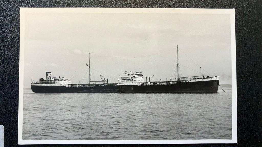 Shell tanker  DILOMA  1939  Ned vlag '60-'61, Ophalen of Verzenden, Zo goed als nieuw, Kaart, Foto of Prent