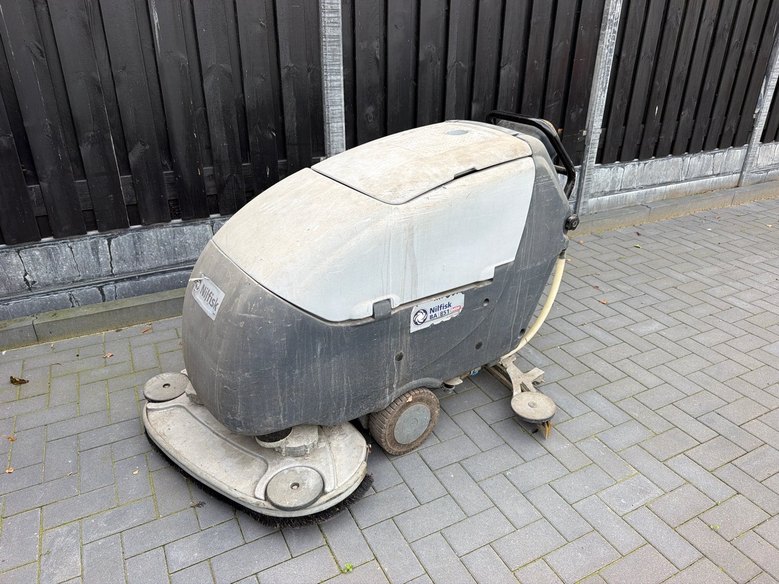 Nilfisk BA 851 Schrob-/Zuigmachine - Gebruikt, Doe-het-zelf en Verbouw, Ophalen, Gebruikt, Schrobmachine