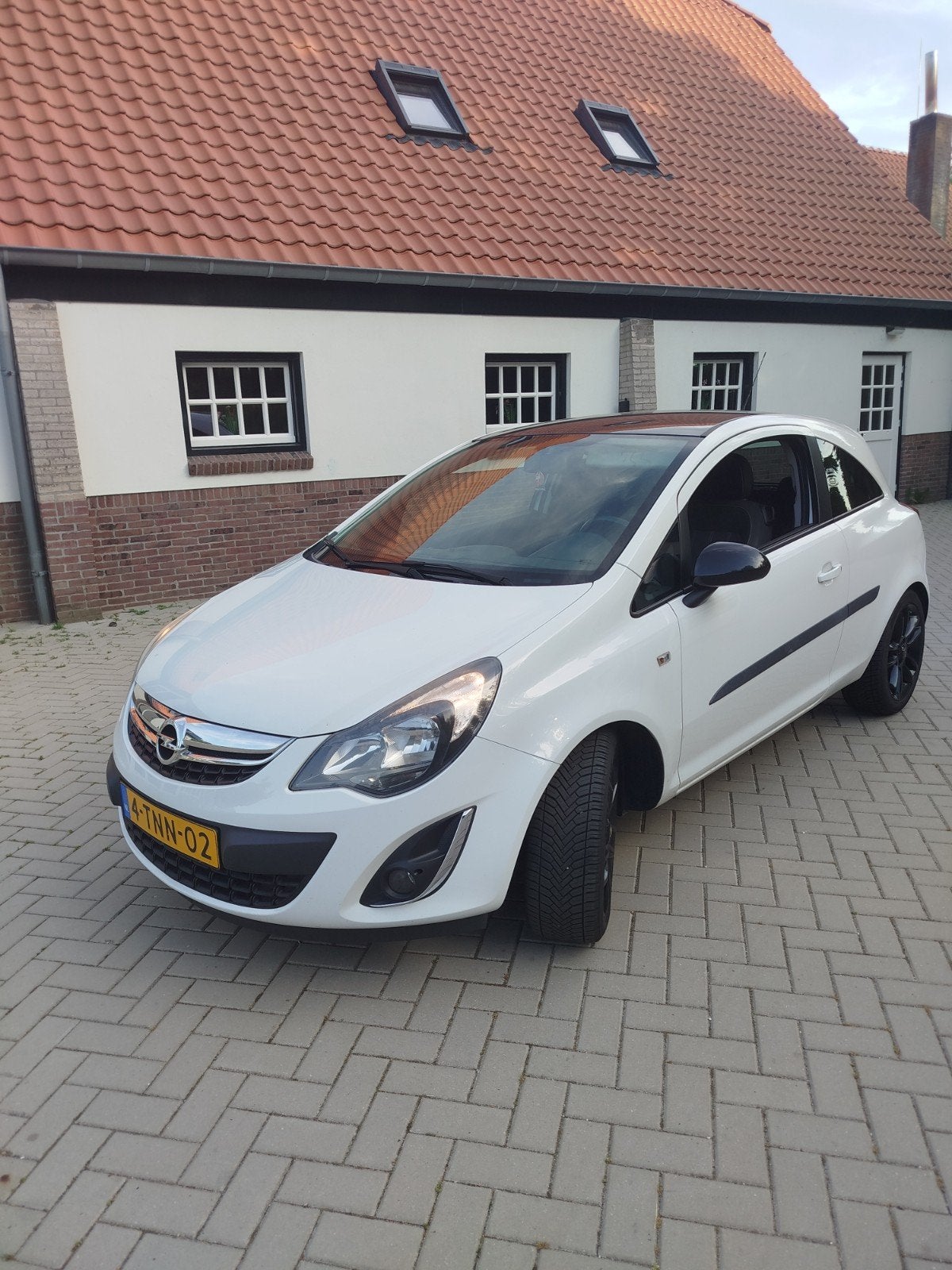 Opel Corsa 1.4 16V 3D 2014 Wit.APK tot eind 2026!, Auto's, Voorwielaandrijving, 40 €/maand, 1398 cc, 100 pk