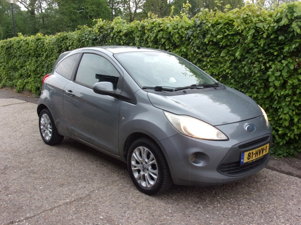 Ford Ka 1.2 Titanium apk 02-2027 AIRCO lichte schade, Auto's, Ford, Voorwielaandrijving, Gebruikt, 1242 cc, 4 cilinders