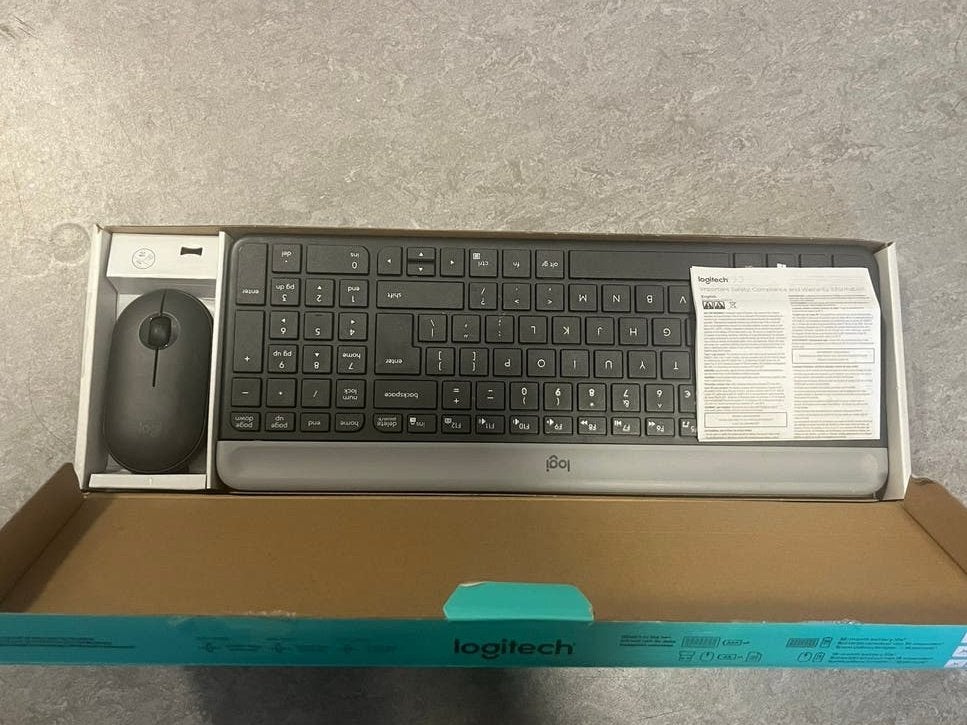 Logitech Slim Combo MK470 Toetsenbord en Muis Set, Computers en Software, Toetsenborden, Ophalen, Gebruikt, Toetsenbord en muis-set