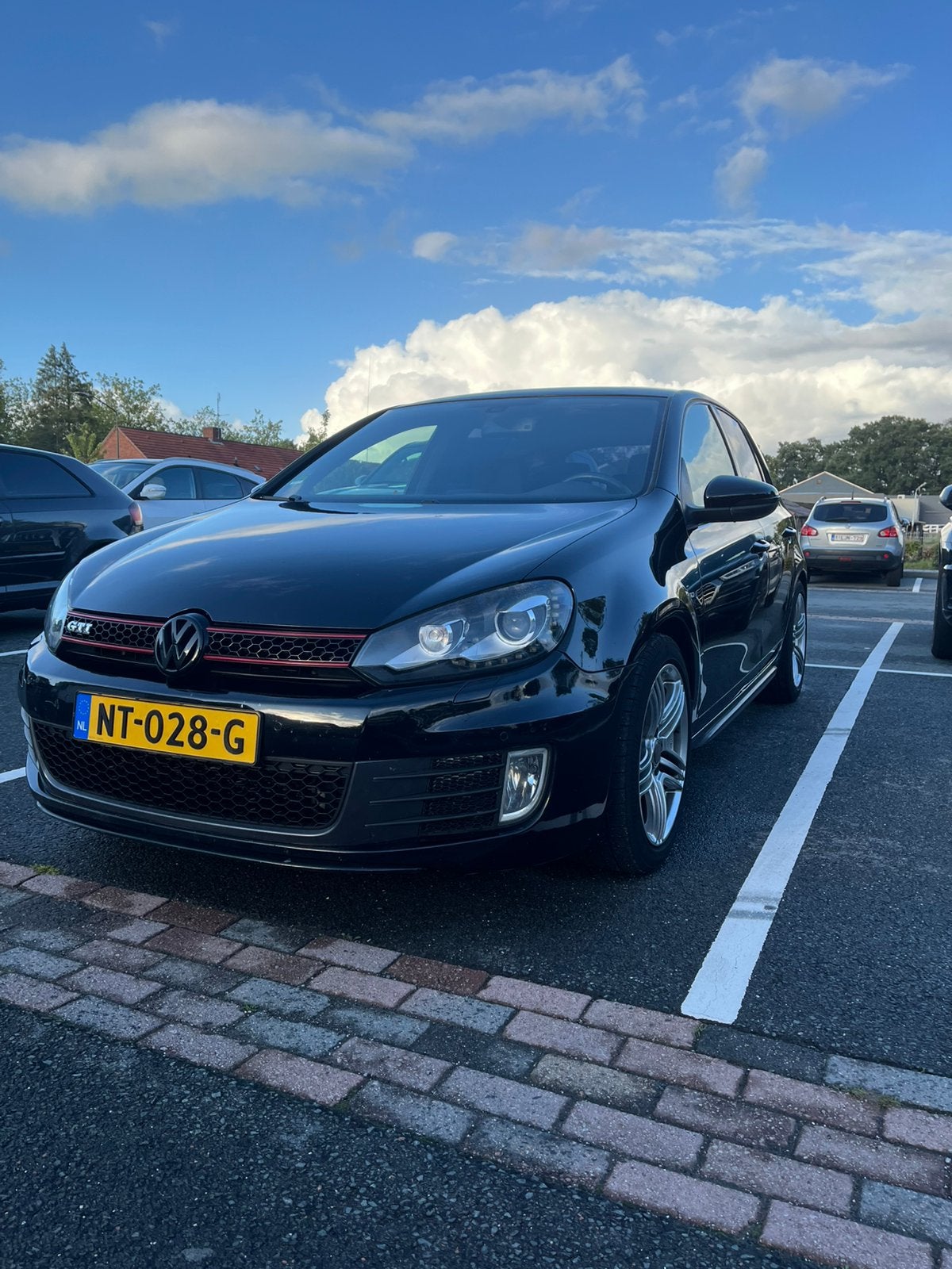 Motorschade! Volkswagen Golf 2.0 GTI 155KW 2011 Zwart, Voorwielaandrijving, 4 cilinders, 1984 cc, Zwart