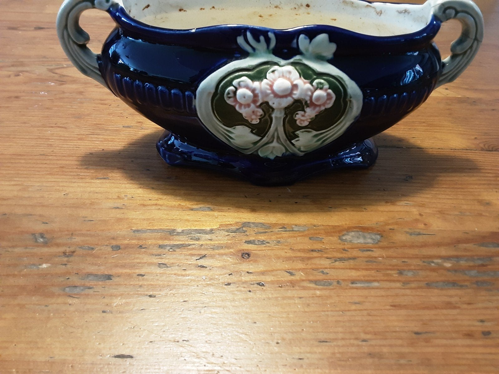 Art noueau  blauwe bloempot met handvatten en bloemmotief, Antiek en Kunst, Ophalen of Verzenden