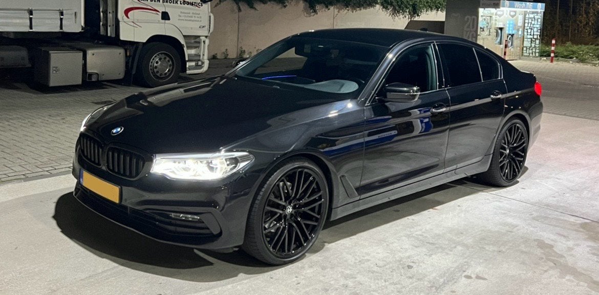 BMW 5-SERIE G30 Voorbumper + Achterbumper + Side Skirts, Ophalen, BMW, Bumper