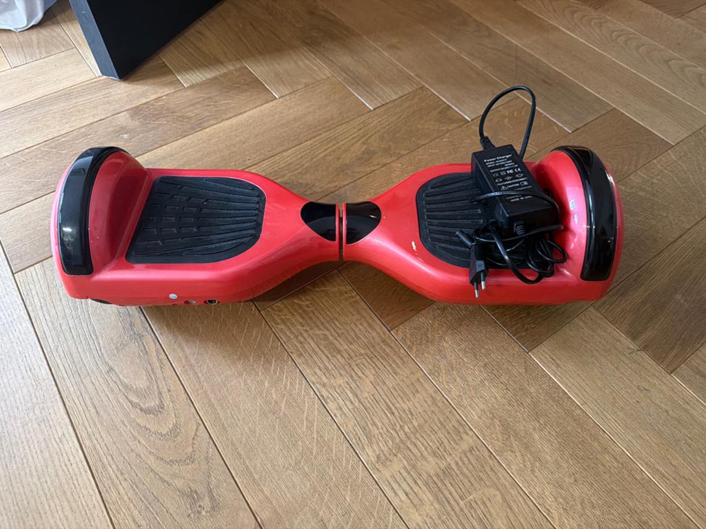 Rode Hoverboard met Oplader - Zo goed als nieuw, Ophalen, Zo goed als nieuw, Elektrische step (E-scooter)