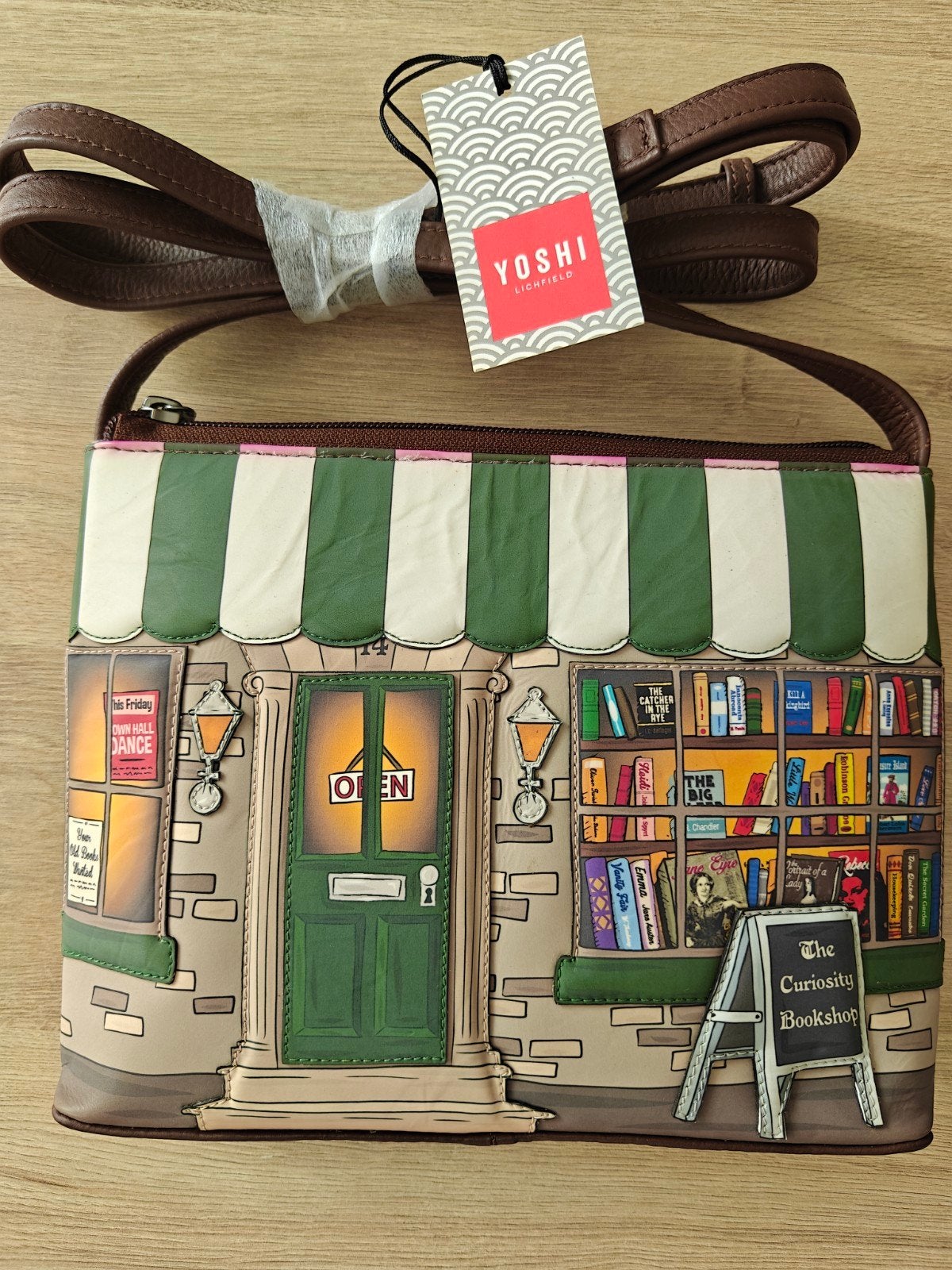 Yoshi Bookshop Crossbody Tas - Nieuw met labels, Ophalen of Verzenden, Nieuw, Bruin, Schoudertasje