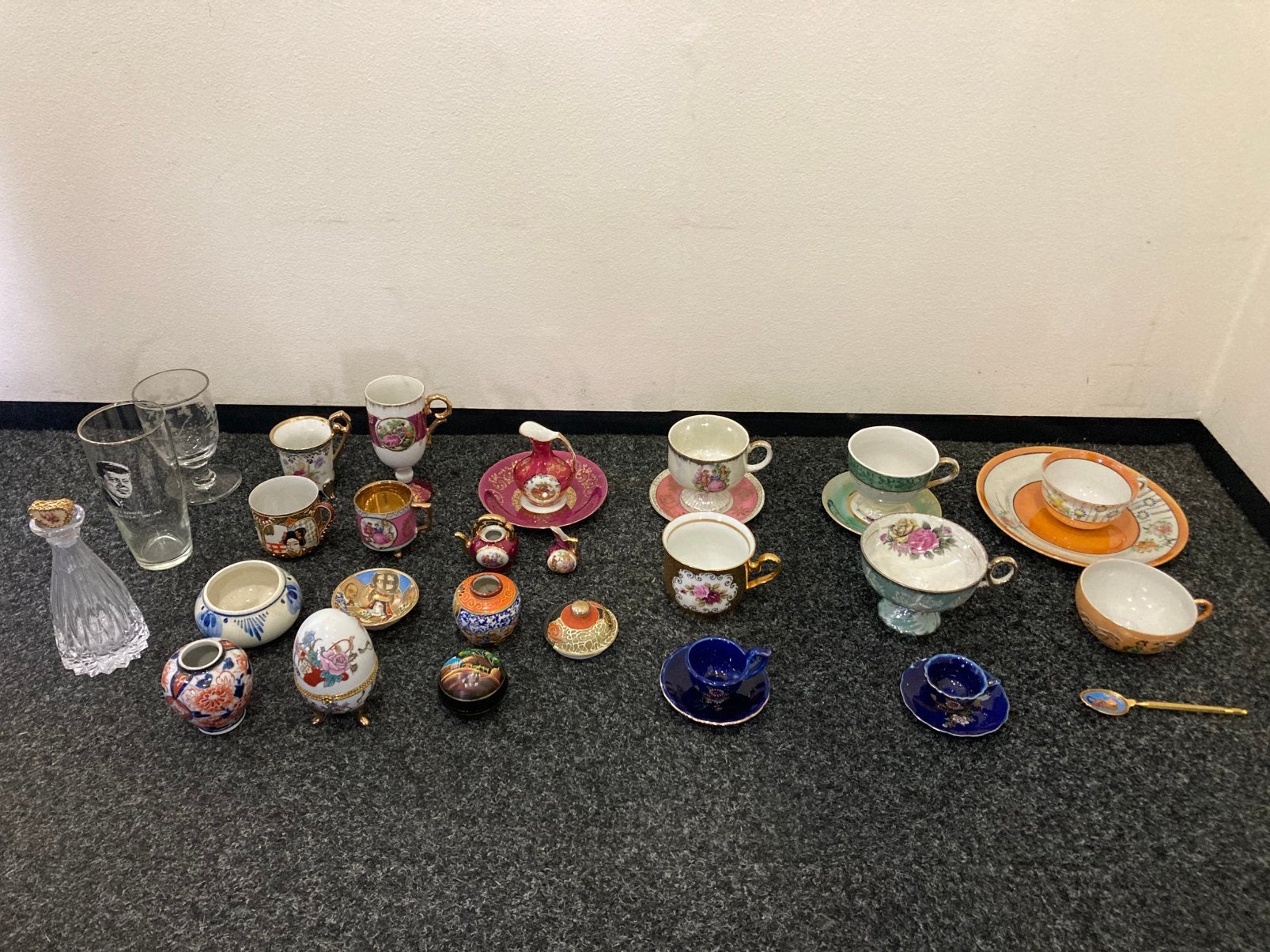 Porselein en glas verzameling in goede staat., Ophalen