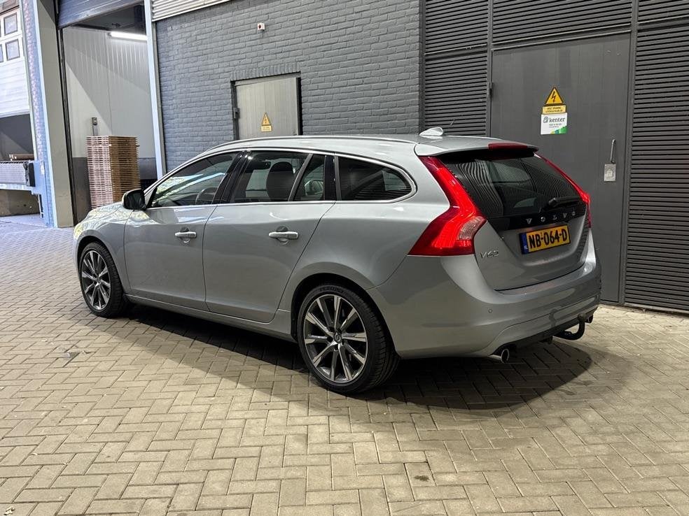 Volvo V60 2.0T Summum | 5-cilinder | CNG | Panoramadak | ACC, Auto's, Euro 5, 1512 kg, Zwart, Automatische klimaatregeling