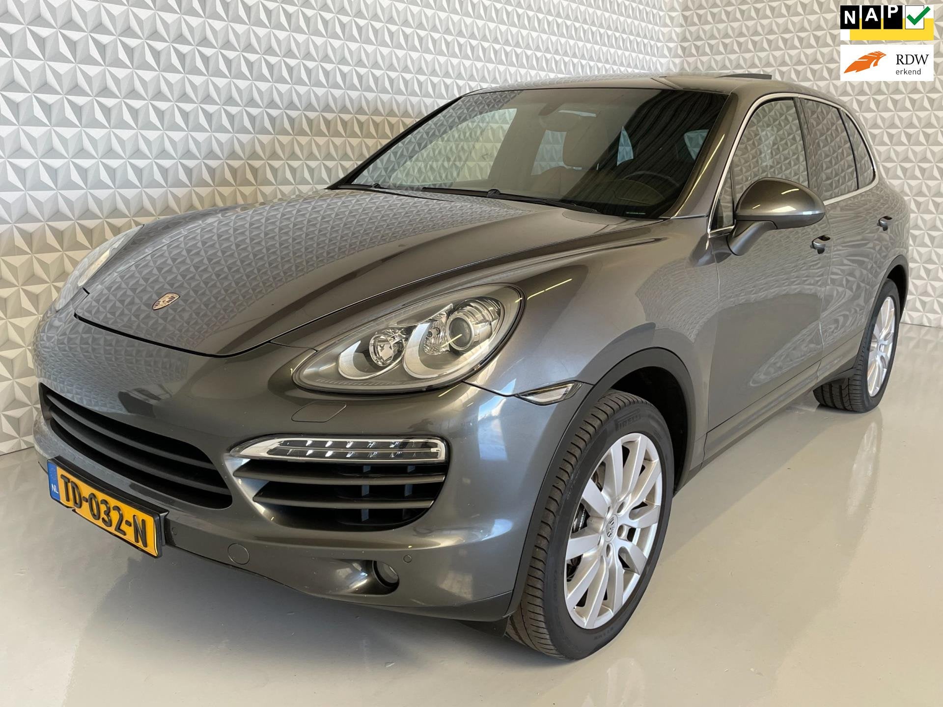 Porsche Cayenne 3.0 D Panorama Navi Xenon PDC Trekhaak, Auto's, Automaat, Gebruikt, Diesel, 2075 kg