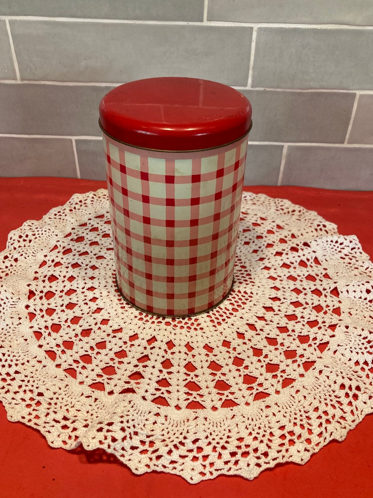 Vintage Tomado voorraadblik rood/rose geruit (180426), Verzamelen, Ophalen of Verzenden, Gebruikt, Overige