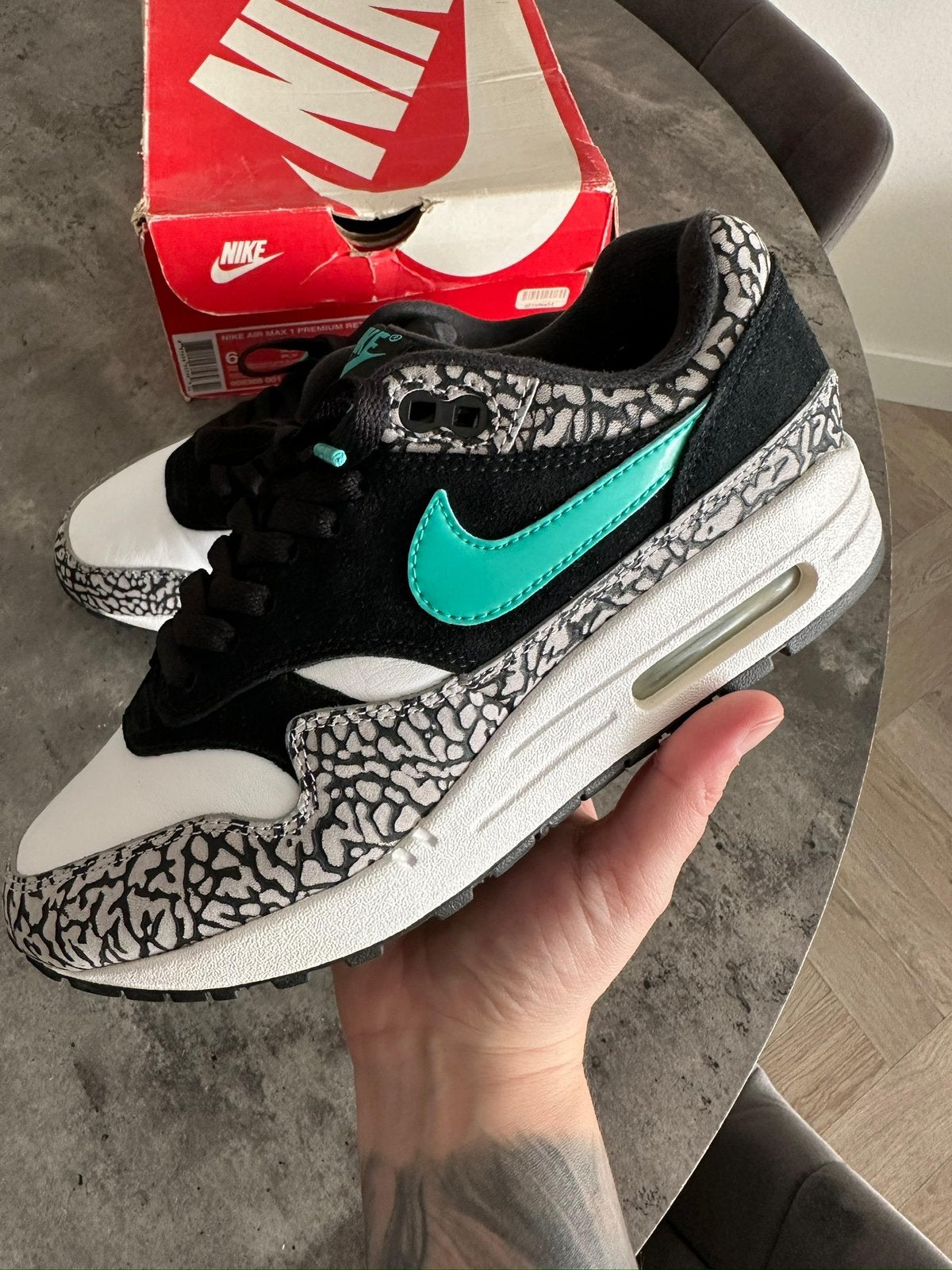 Nike air max 1 atmos elephant (2017) maat 38,5, Kleding | Heren, Ophalen of Verzenden, Zo goed als nieuw, Overige kleuren