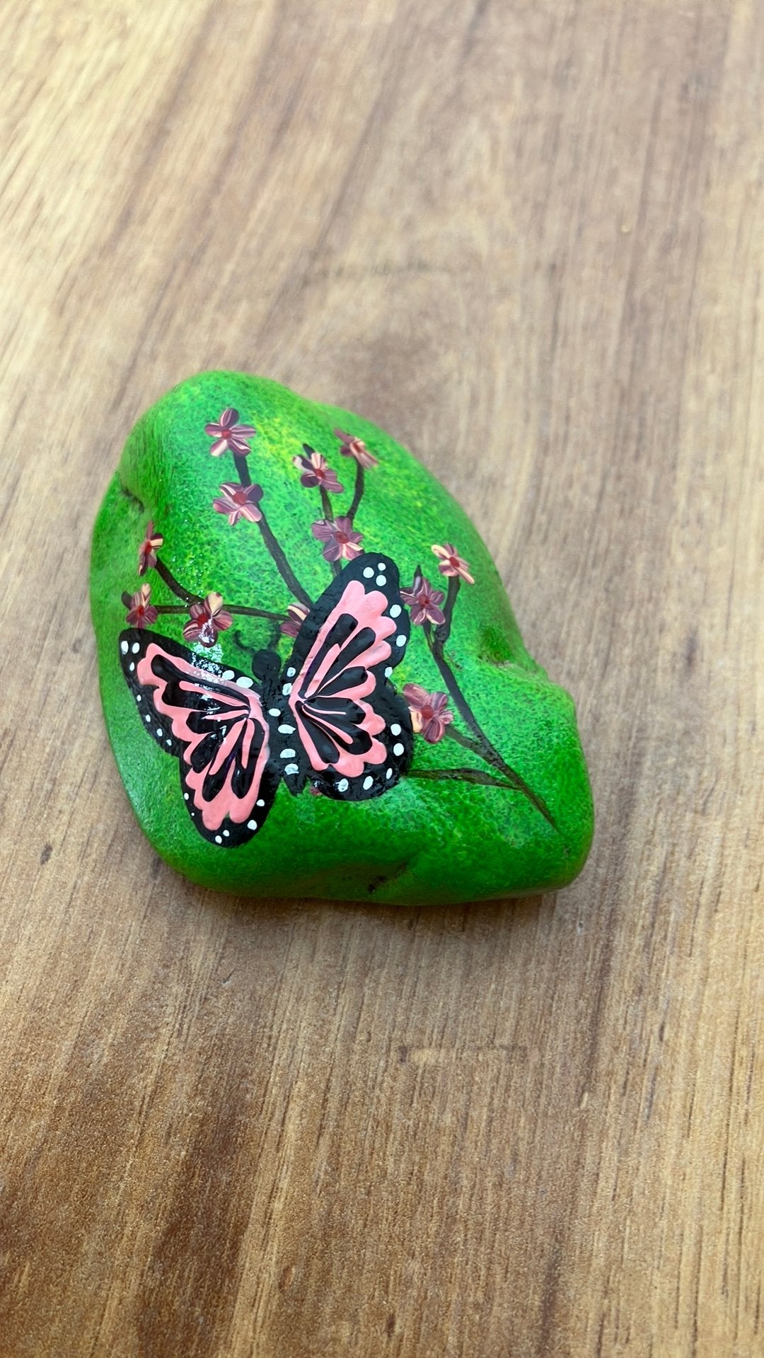 Handbeschilderde steen vlinder, Antiek en Kunst, Ophalen of Verzenden