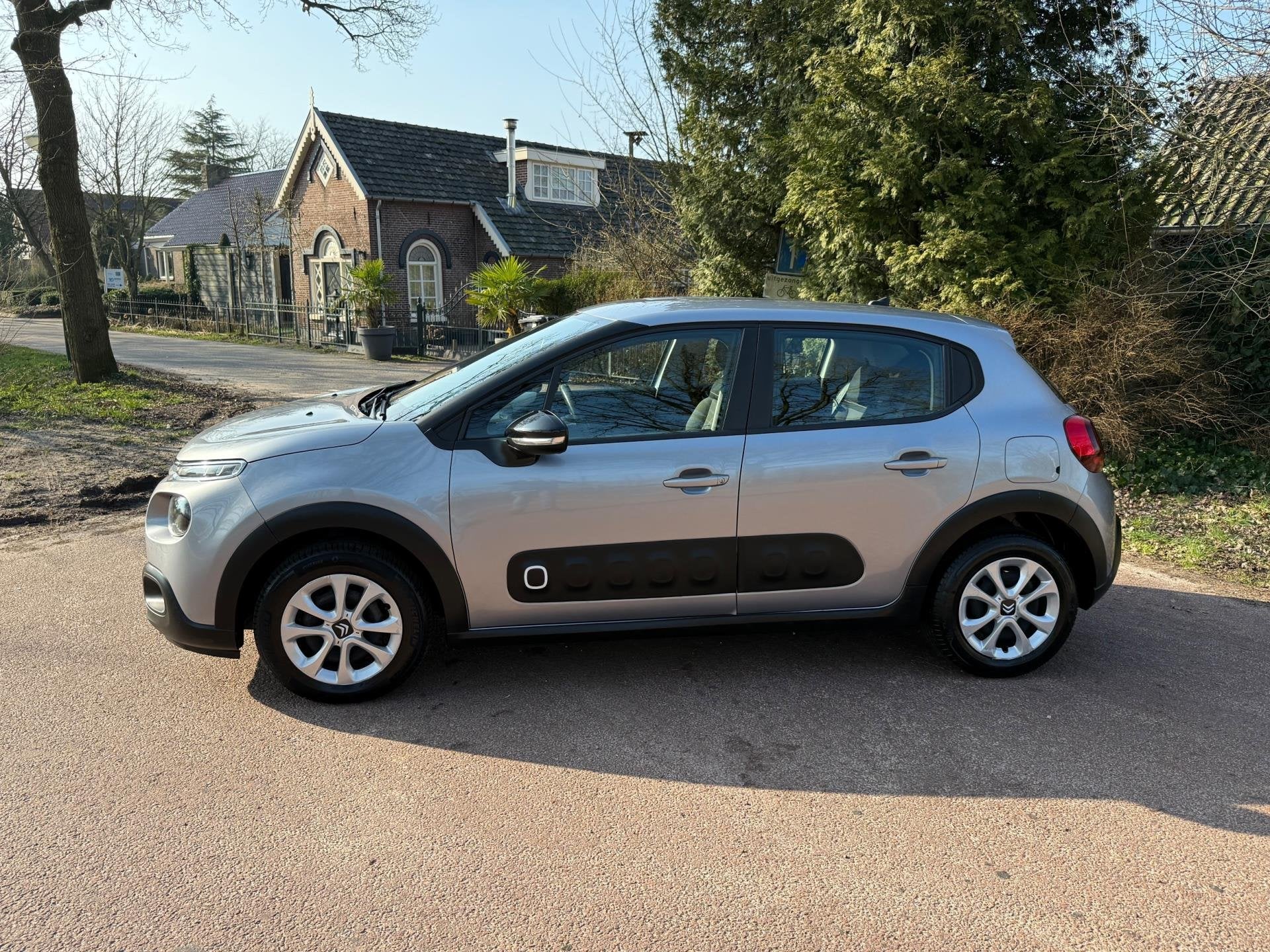 Citroen C3 1.2 PureTech Feel / Navi / Airco / PDC / Apk / Bt, Auto's, Voorwielaandrijving, 83 pk, 450 kg, Gebruikt