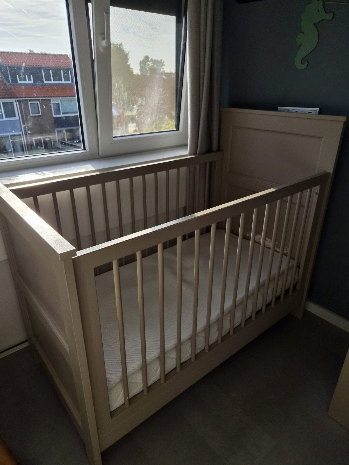 Stevig kinderbedje met matras en Airgosafe topper, Ophalen, Gebruikt, Eenpersoons, Hout