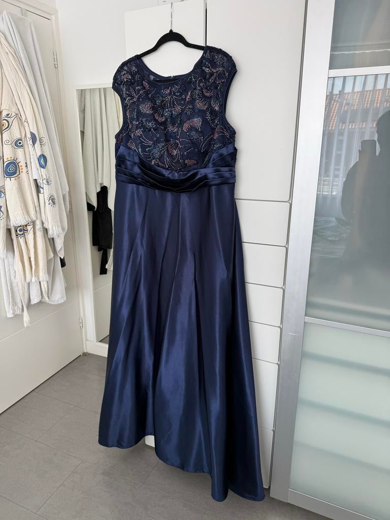 Donkerblauwe galajurk met borduursels, Ophalen, Galajurk, Blauw, Maat 46/48 (XL) of groter