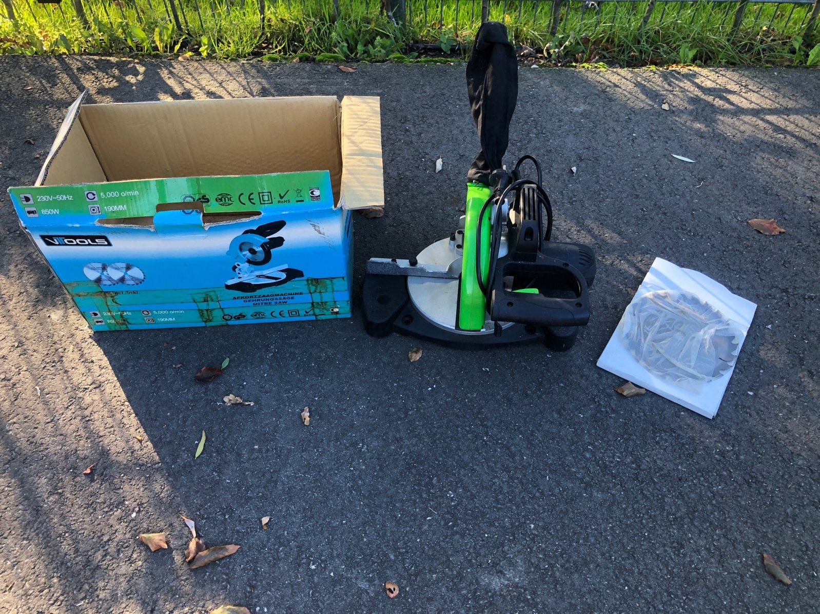 Afkortzaagmachine, Ophalen, Gebruikt, 70 mm of meer, 600 tot 1200 watt