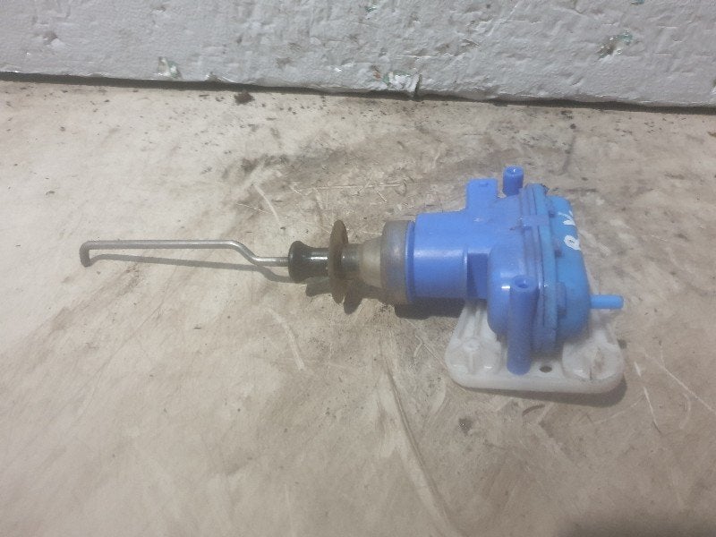 Centrale Vergrendeling Motor Rechts Voor Audi 80 (B4) 1994, Gebruikt, Auto-Union-Straße  1, Ingolstadt 85057, , Duitsland, Info@audi.de