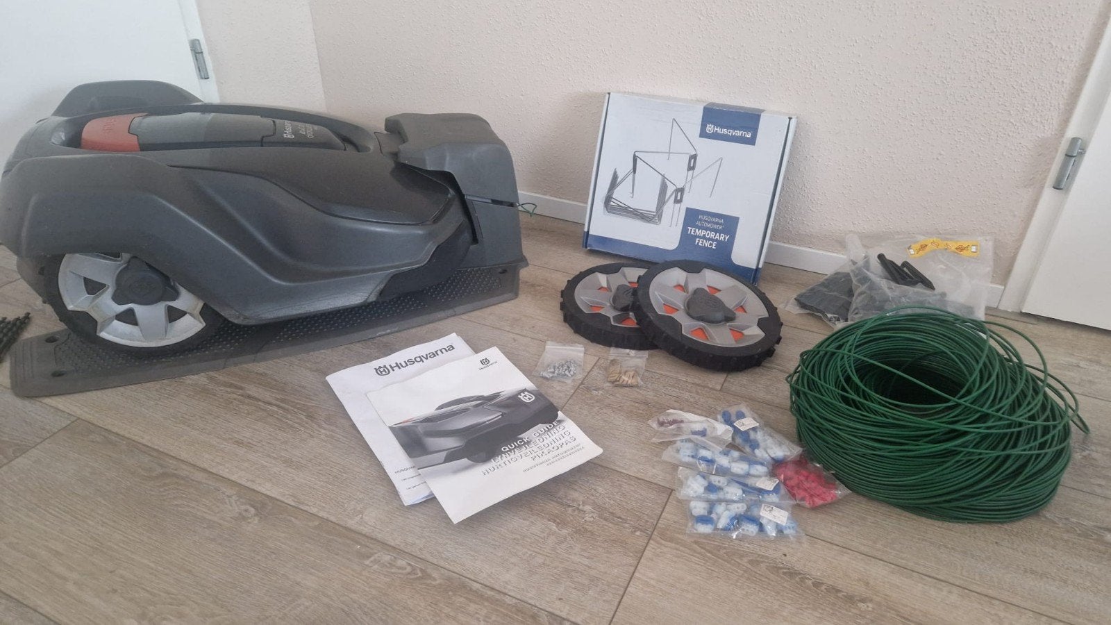 Husqvarna Automower 430X robotmaaier met installatiekit, Cirkelmaaier, Gebruikt, Accu-grasmaaier, Ophalen of Verzenden